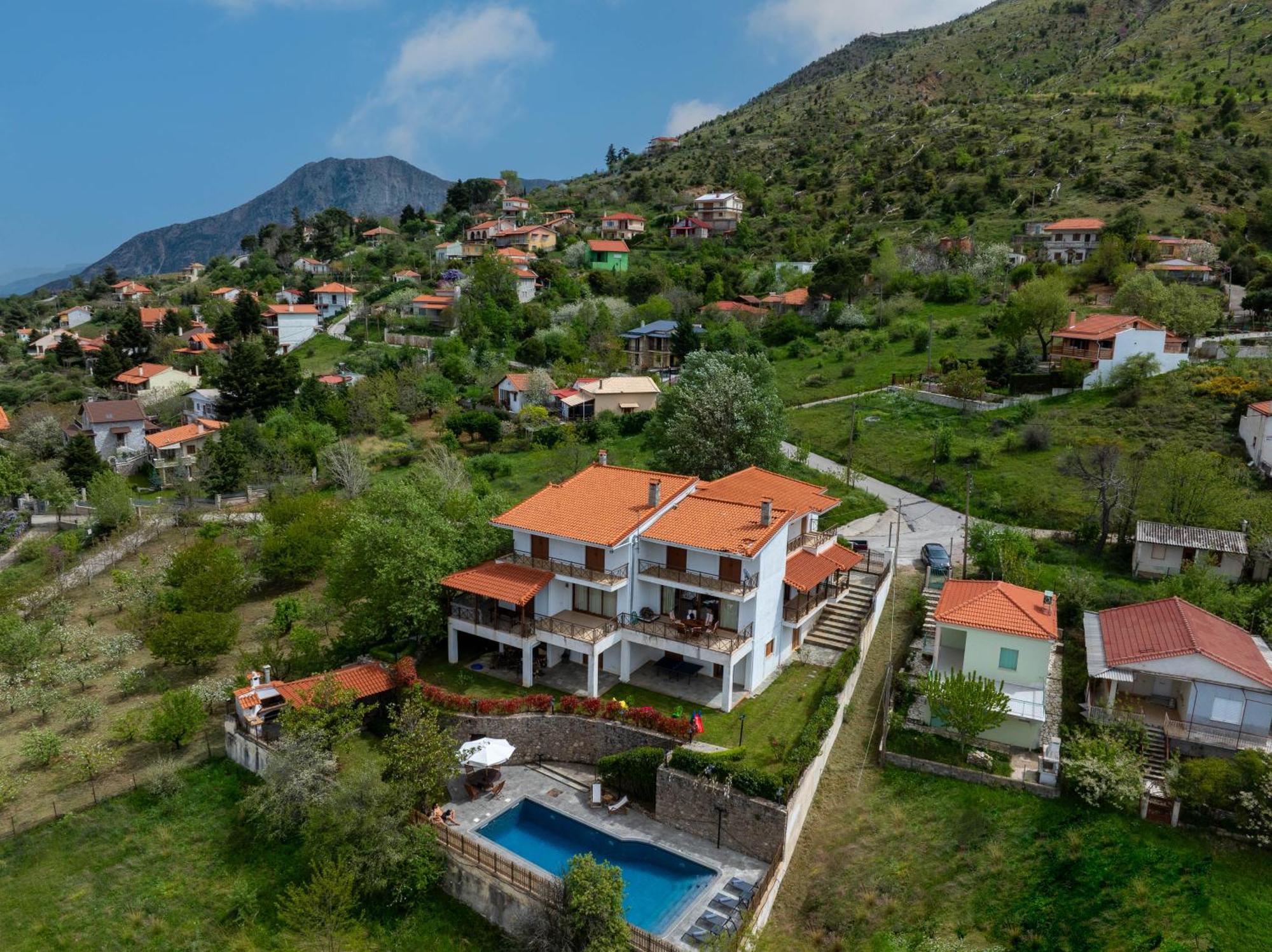 Traditional Luxury Villa Armonia Égio Exterior foto