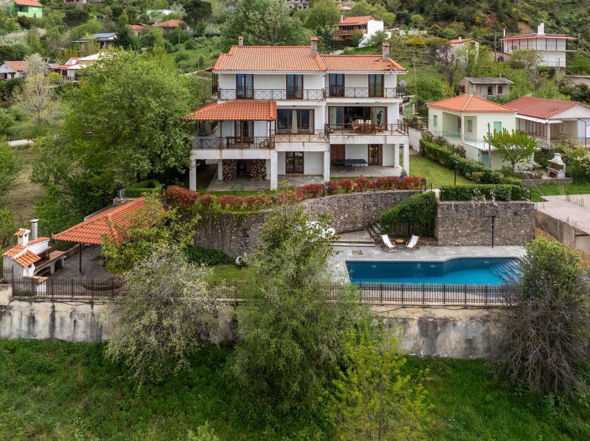 Traditional Luxury Villa Armonia Égio Exterior foto